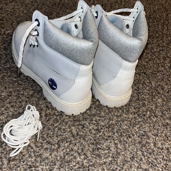 Worn twice, brand new. Used lightly. Reflective laces and change of laces. - Picture 5 of 5